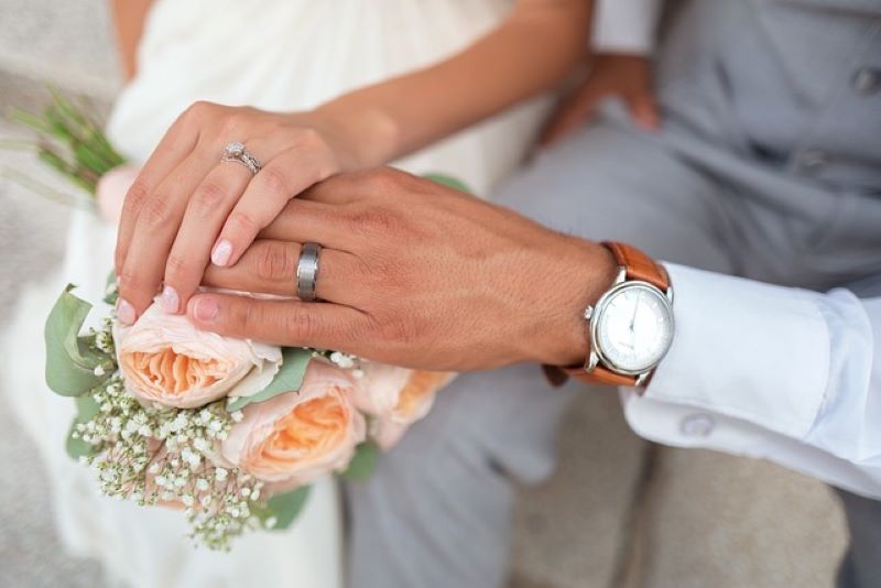 Poročni prstan bo spomin na najlepši dan v življenju