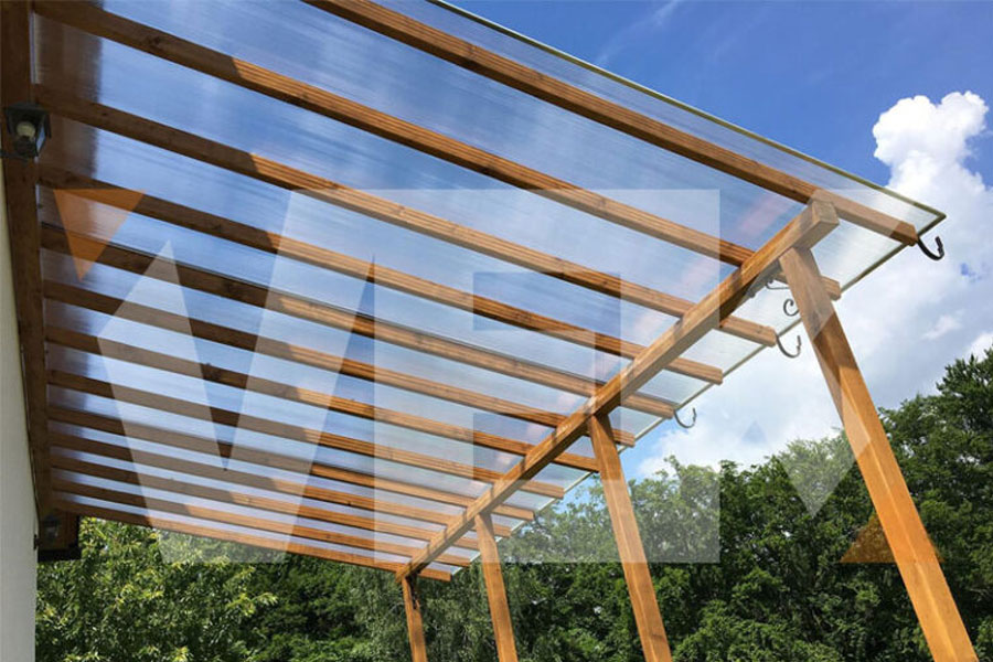 Cenovno ugodna polikarbonatna kritina za zaščito doma