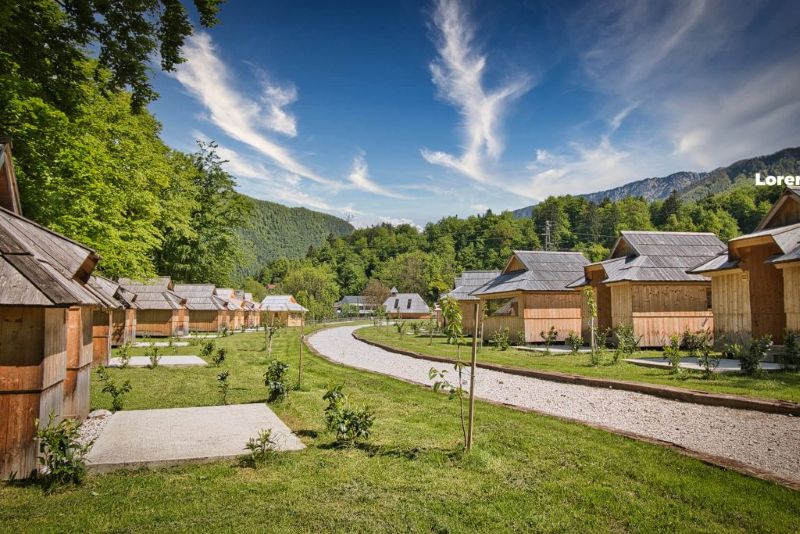Glamping Slovenija: oddih, kjer narava ne pomeni odpovedi udobju